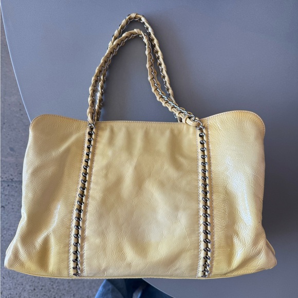 Chanel Patent leather Chain bag Yellow Silver Metal - Picture 3 of 10